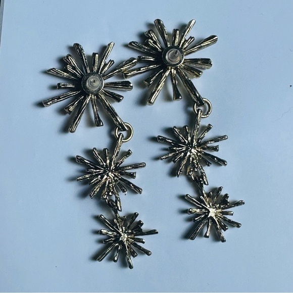 Chico’s Women’s Gold Tone Starburst Drop Earrings Floral Post-back earrings. - Picture 8 of 11